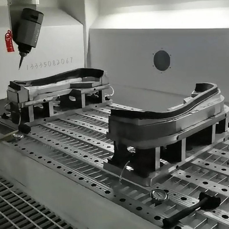 碳纤维五轴加工中心如何防尘除尘？